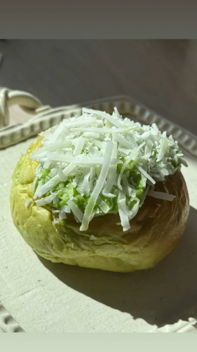 petitdough.nyc - Pandan Brioche with Pandan Custard