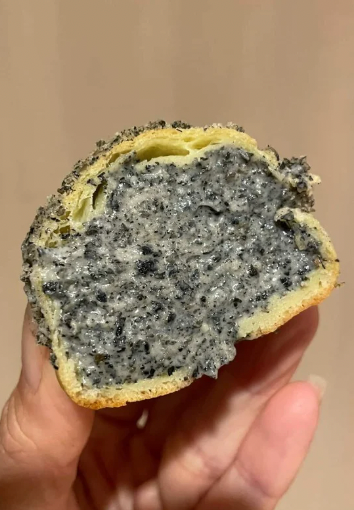 petitdough.nyc - Choux Au Craqulin (Black Sesame)